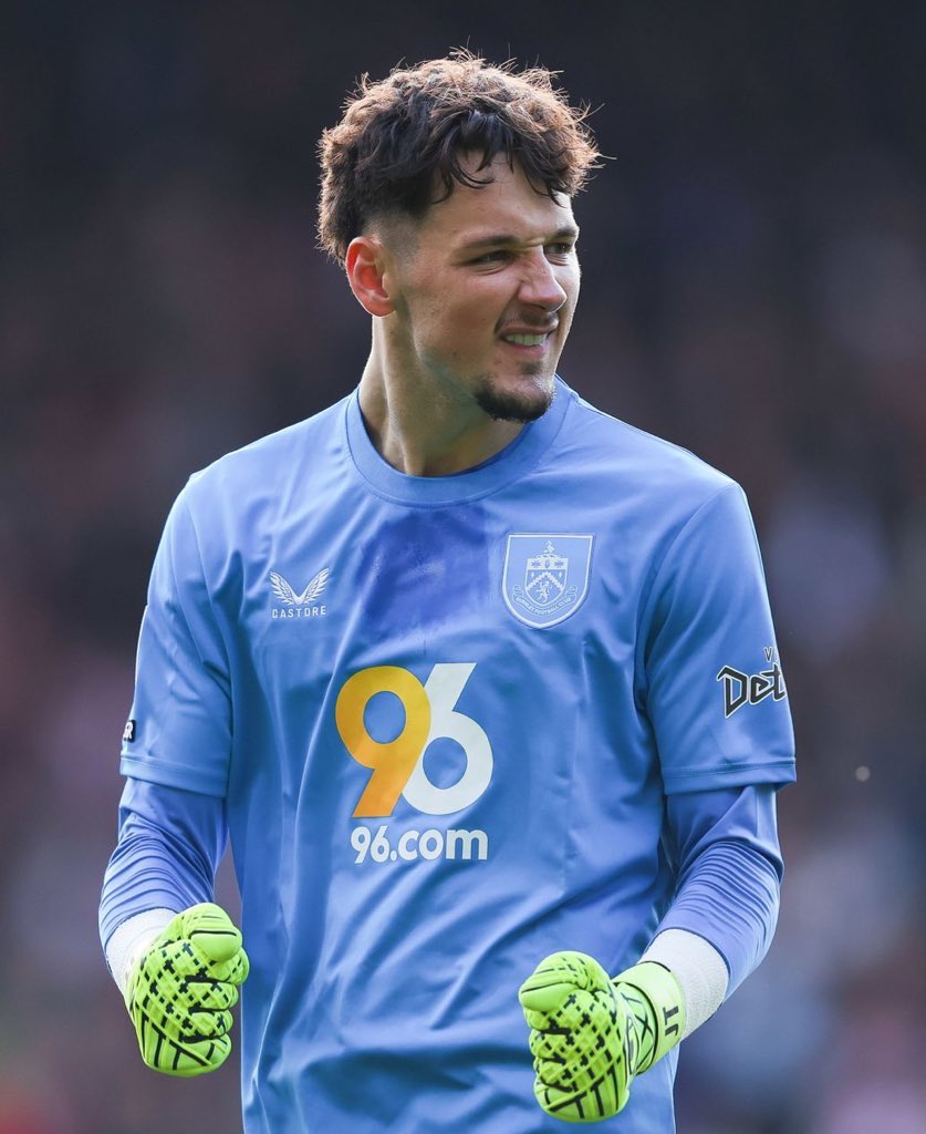 mcfc_lads's tweet image. James Trafford kept 29 clean sheets in 45 games for Burnley last season. He conceded just 16 goals.
He did not once concede more than a single goal… in 45 games! 🤯