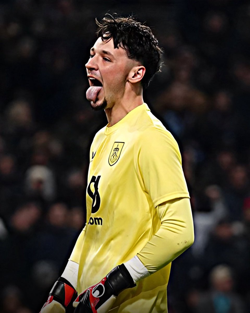 mcfc_lads's tweet image. James Trafford kept 29 clean sheets in 45 games for Burnley last season. He conceded just 16 goals.
He did not once concede more than a single goal… in 45 games! 🤯