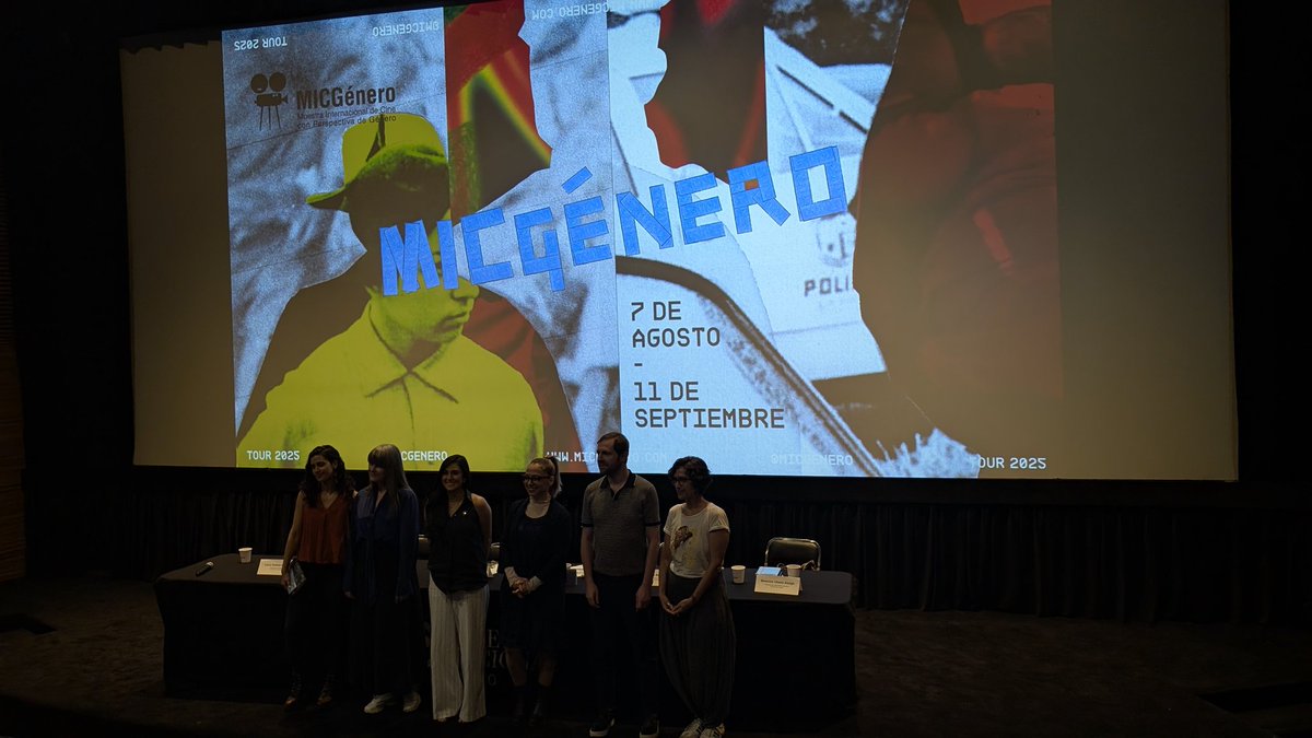 LaCaderadeEva's tweet image. 🎬 Estuvimos en la conferencia del #MICGénero2025: cine como escucha, resistencia y transformación.
📽️ 13 estados 🇲🇽 y Buenos Aires 🇦🇷 (7-8 sept). 12 largos, 24 cortos para desafiar poder e identidad.
@MICGenero