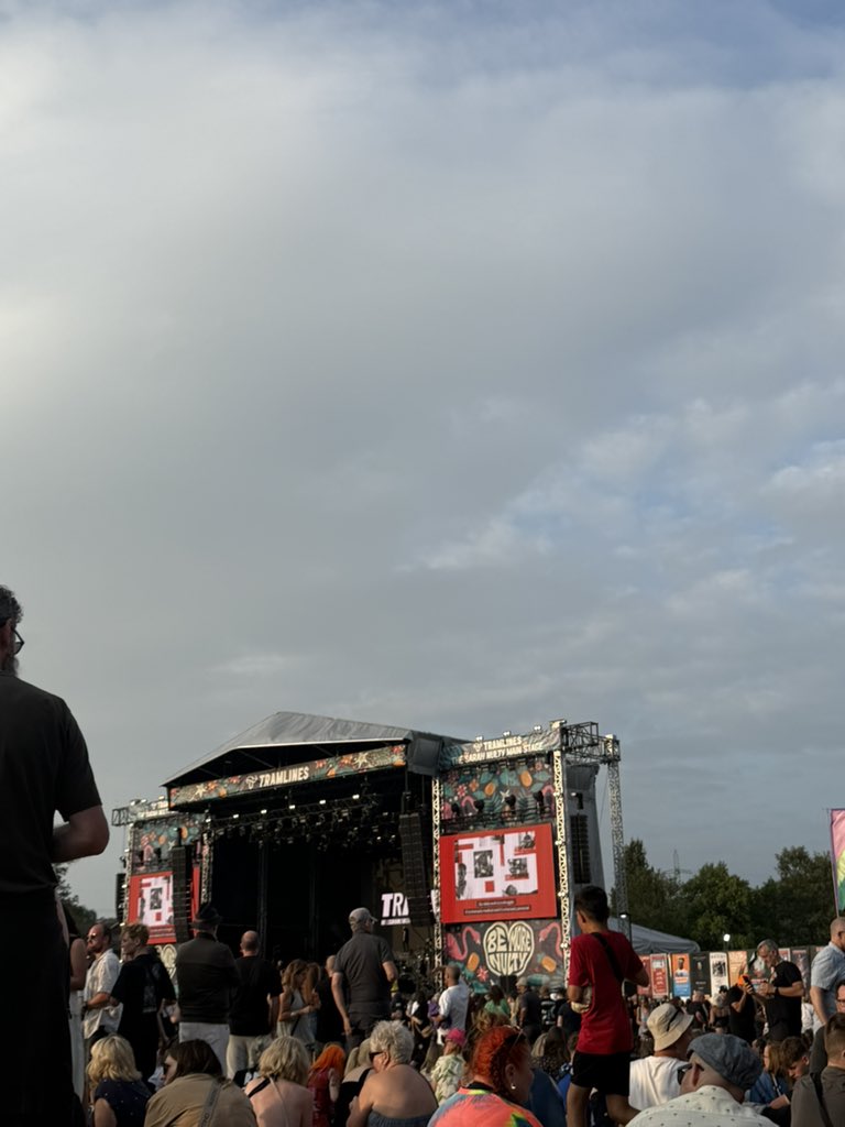 carlavfcarla's tweet image. Waiting for Pulp 👀
