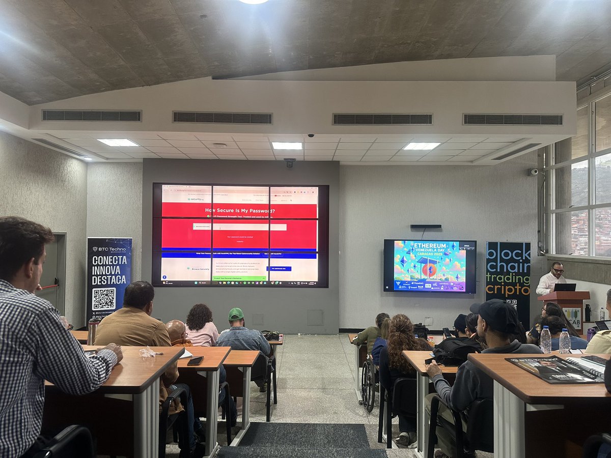 ETHVenezuela's tweet image. Conociendo buenas prácticas de seguridad de la mano de @anibalcripto miembro de @academiabtcucab.

#VenezuelaEthereumDay