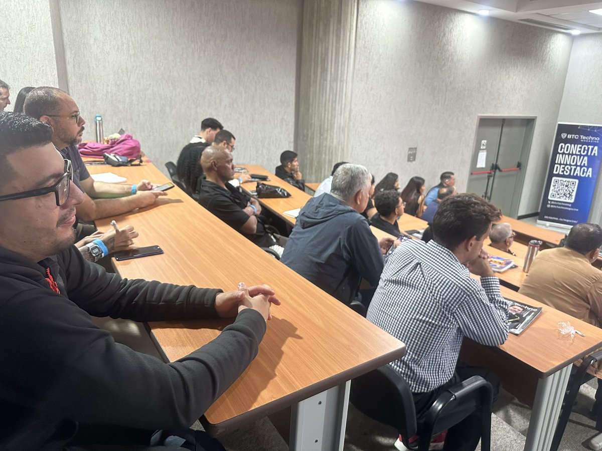 ETHVenezuela's tweet image. Conociendo buenas prácticas de seguridad de la mano de @anibalcripto miembro de @academiabtcucab.

#VenezuelaEthereumDay