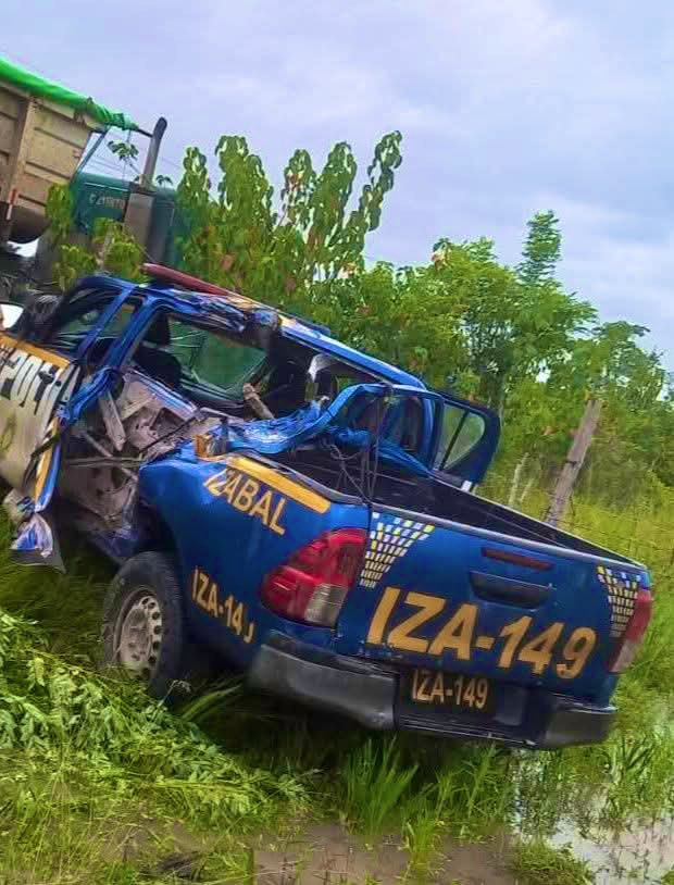 net_gua's tweet image. Agentes de @PNCdeGuatemala de izabal dan varias vueltas en patrulla quedado gravemente heridos a causa del mal estado de las carreteras ‼️