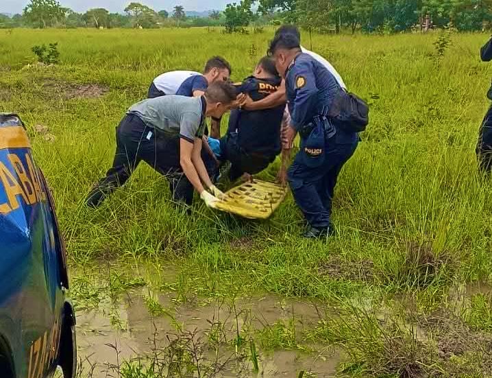 net_gua's tweet image. Agentes de @PNCdeGuatemala de izabal dan varias vueltas en patrulla quedado gravemente heridos a causa del mal estado de las carreteras ‼️