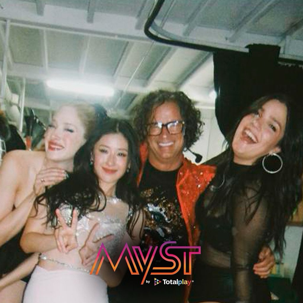 Camerineando en MYST Espectacular ! 
Noches inolvidables ! @cecidelacueva <a href="/koohana_/">koohana</a> @chofagarza 
@myst.mysoundtrack 
@myst.cancun