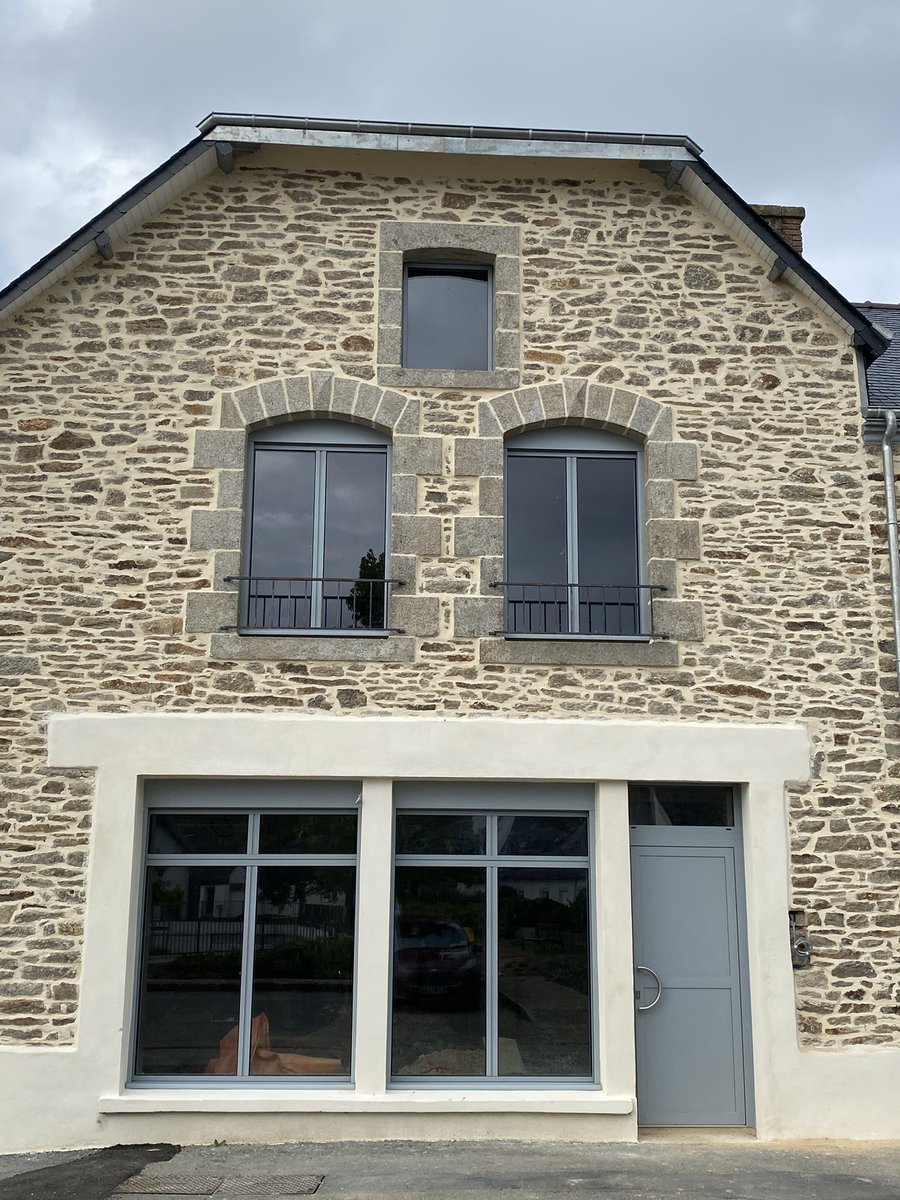 samofsamshire's tweet image. In my grief, I have fled the country.
Anyway, please enjoy this new stone work I found in a French village.