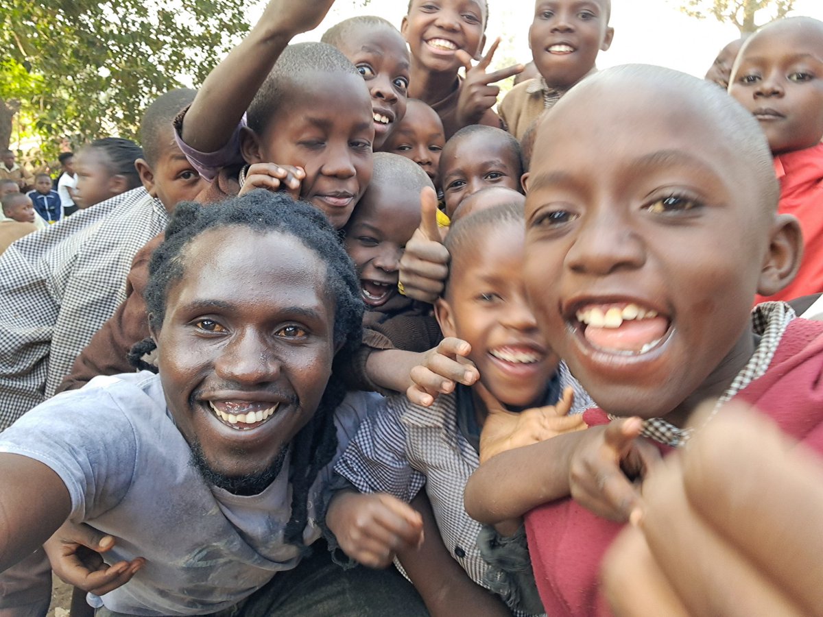 DavisTafari01's tweet image. Today we @Nafasicreatives organised a kids fun day in Jirani Educational Center. This was my primary school where I finished my KCPE Exams. Was pleased to be back again and Enjoyed the day with the kids #JustKidsClub
@peopletheatre1
@Njokiwamai