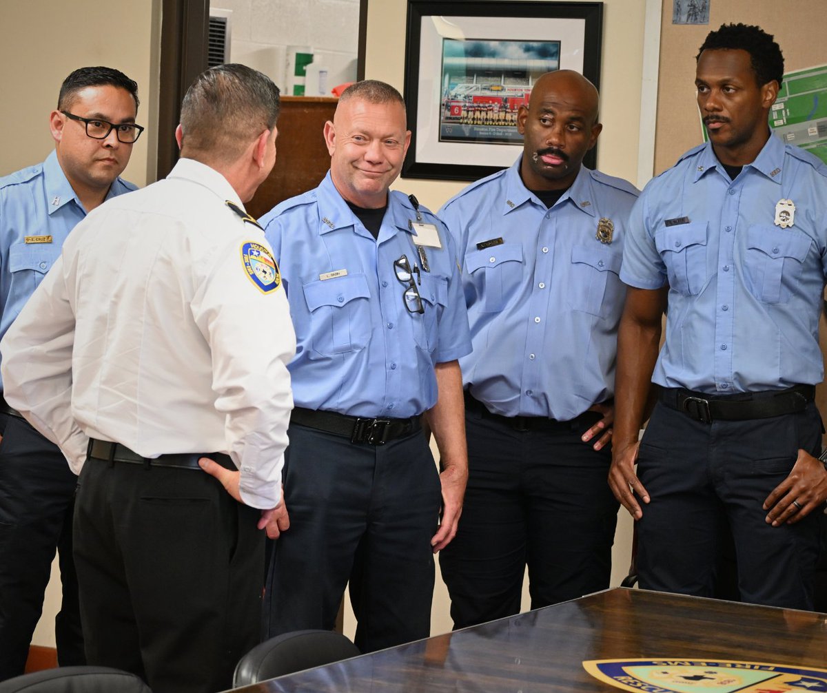 HoustonFire's tweet image. Chief Muñoz & Council Member @salliealcorn visited Station 6 yesterday, joined by EACs Martinez & Llewellyn + AC Spann. Great dialogue on safety, staffing & community concerns. Chief also connected with Rotary Club, sharing his vision for HFD. Leadership in action! #HoustonFire