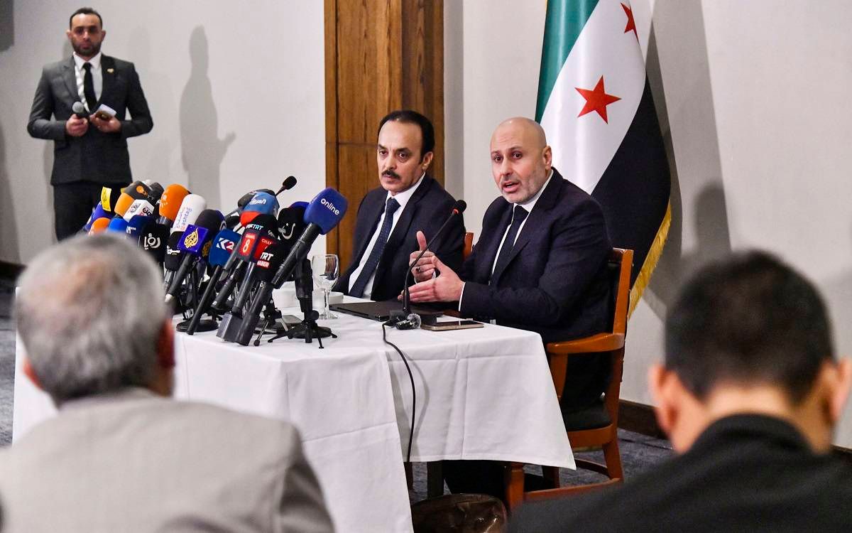 🔴 Alevi katliamını soruşturan komiteden tartışmalı rapor

🗣️ Avukat Hadi Bazghlan: "Suriye halkının çocuklarını kimin öldürdüğünü öğrenme hakkı yok mu?"

🗞️ <a href="/abir_naeseh/">Abir Naeseh</a>'in haberi 

buff.ly/pbgjirA