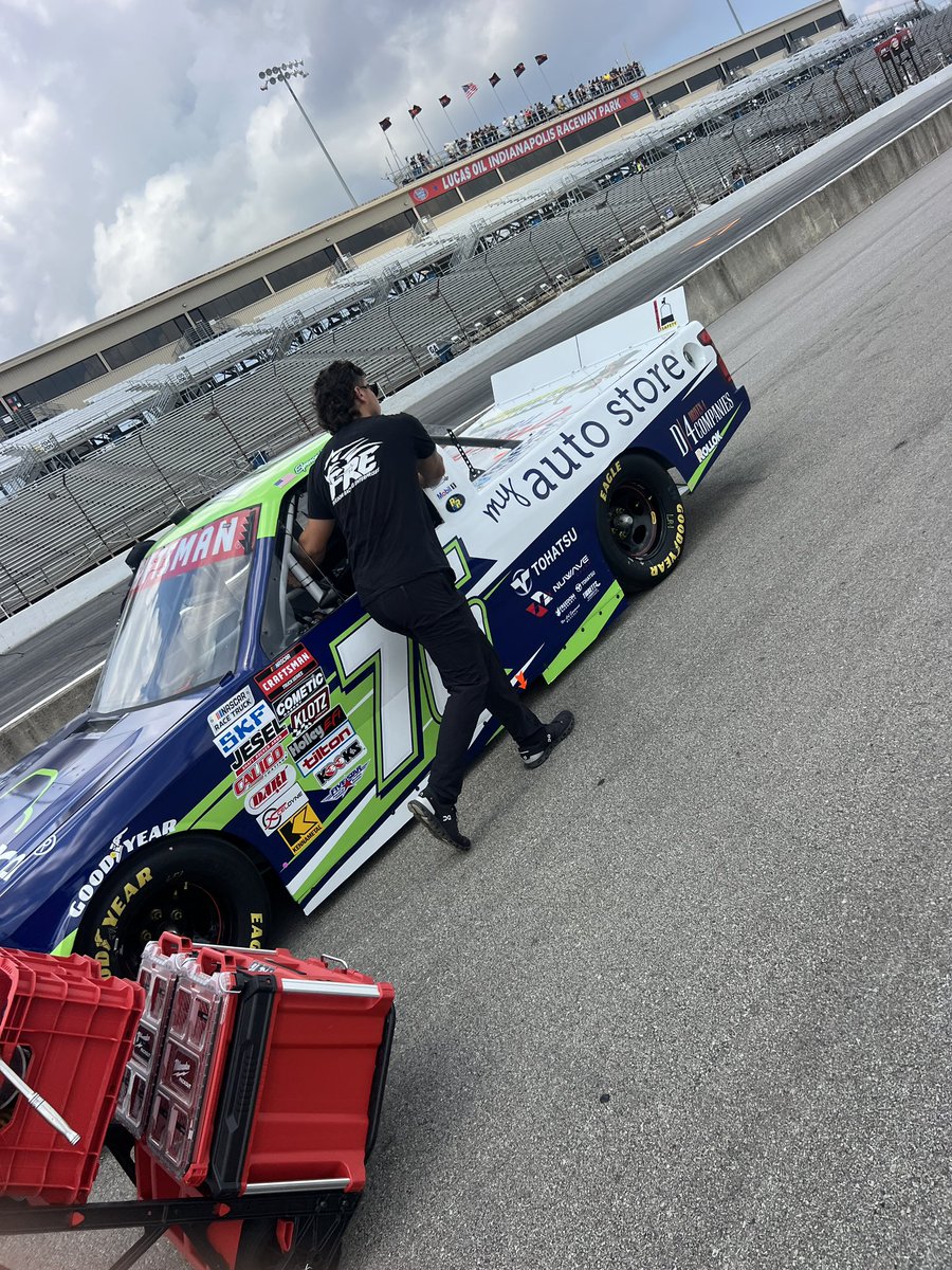 SpencerBoyd's tweet image. Little tech action for the #76 @myautostores Chevy!