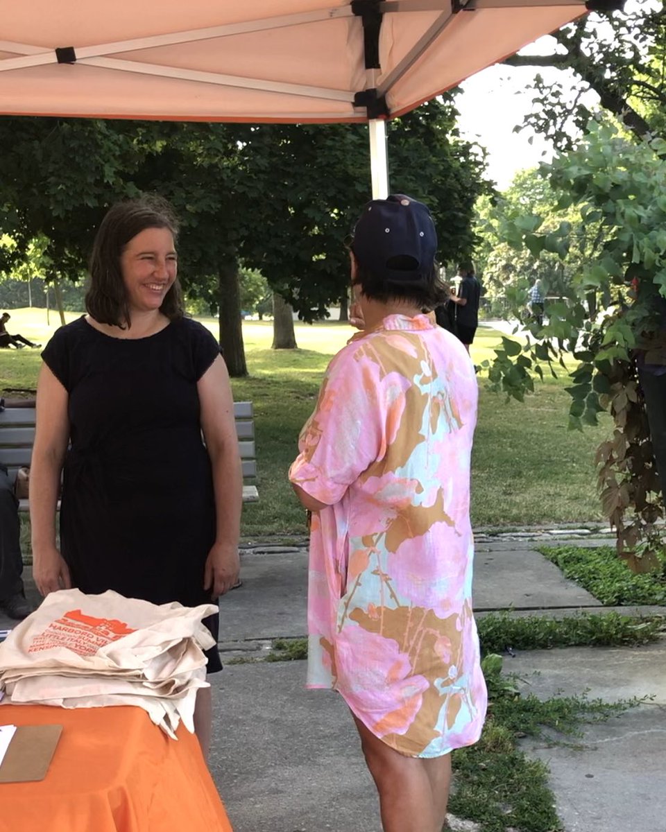 JessicaBellTO's tweet image. Fantastic to be joined by neighbours last night as we brought our Community Office to Christie Pits 🌳
Next stop for our office pop-up: Vermont Square (6-8pm), next Thursday July 31.