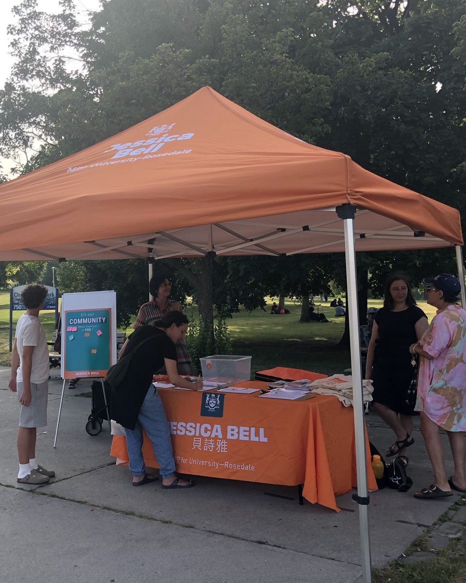 JessicaBellTO's tweet image. Fantastic to be joined by neighbours last night as we brought our Community Office to Christie Pits 🌳
Next stop for our office pop-up: Vermont Square (6-8pm), next Thursday July 31.