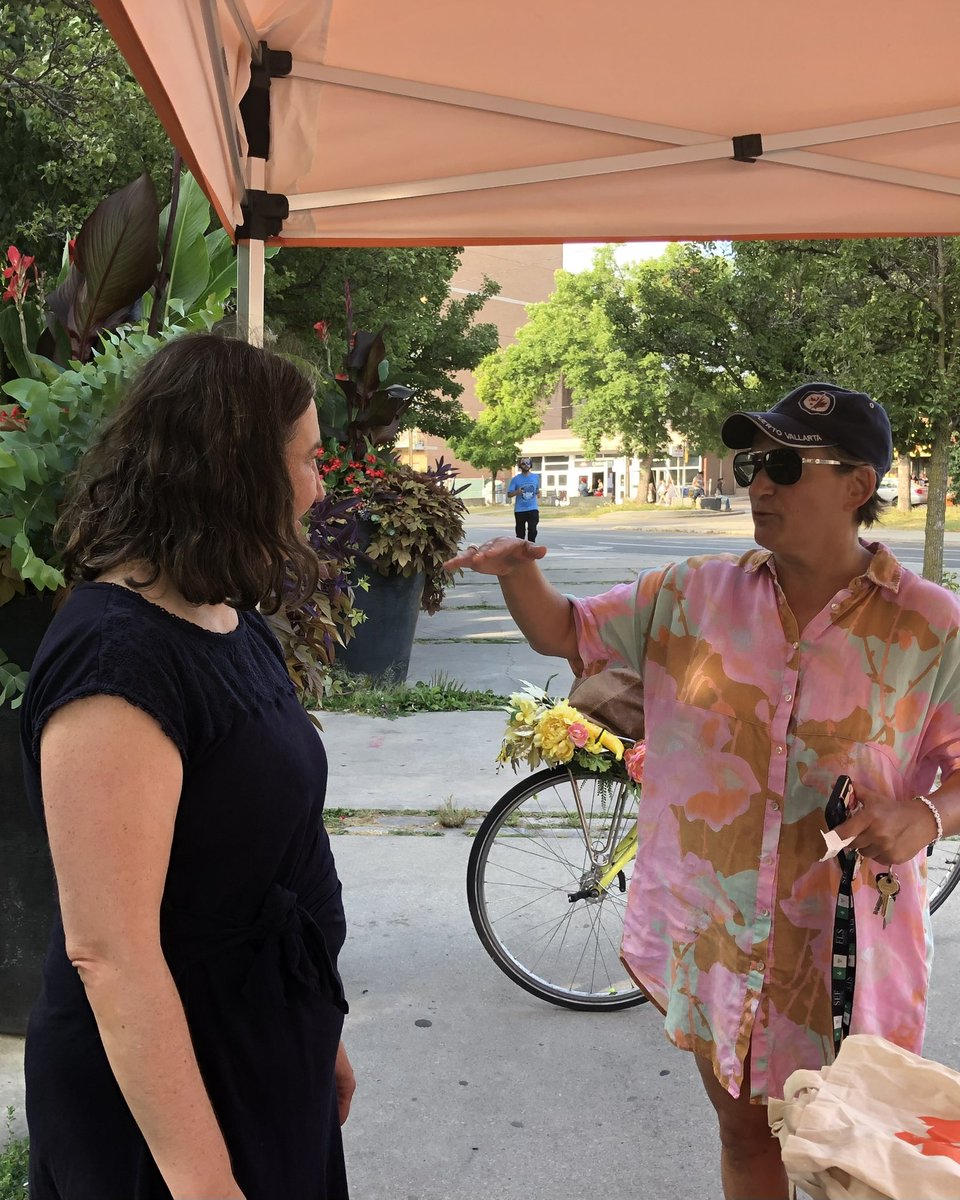 JessicaBellTO's tweet image. Fantastic to be joined by neighbours last night as we brought our Community Office to Christie Pits 🌳
Next stop for our office pop-up: Vermont Square (6-8pm), next Thursday July 31.