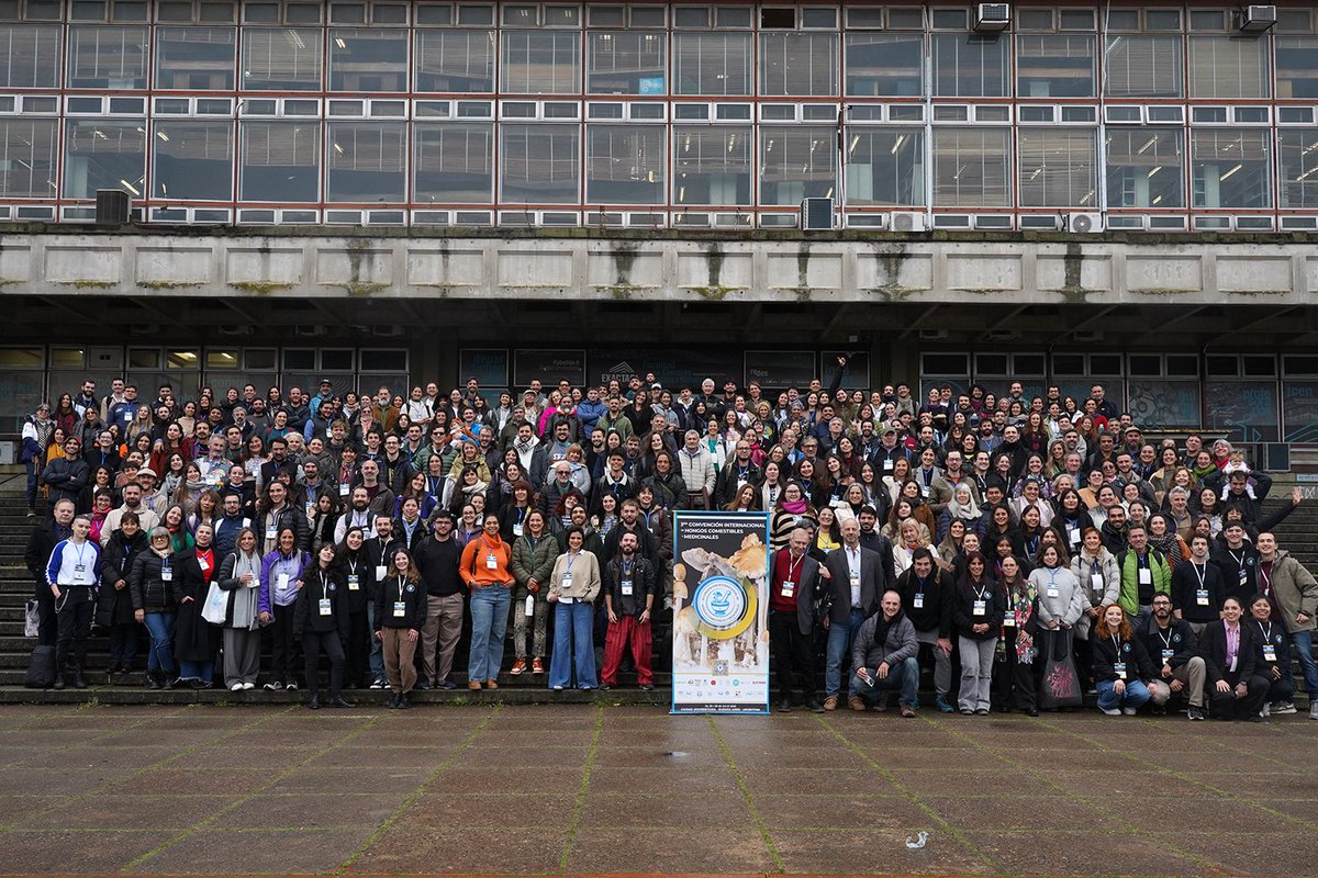 Exactas_UBA's tweet image. 🍄 Somos sede de la 3° edición de la Convención Internacional de Hongos Comestibles y Medicinales.
🤓 El objetivo es intercambiar conocimiento científico, saberes populares y experiencias productivas para pensar los hongos no solo como objeto de estudio, sino como puente entre…