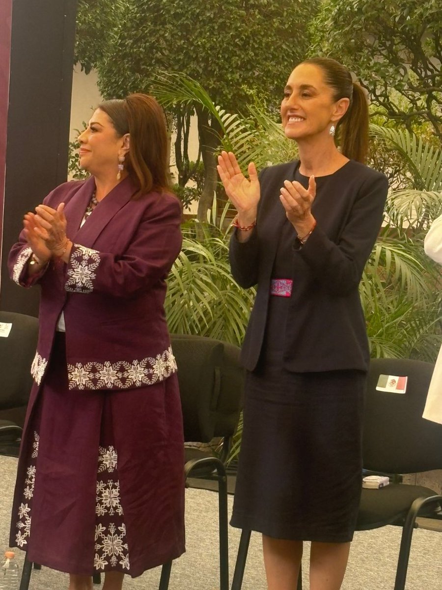 SeMujeresCDMX's tweet image. 💜 Acompañamos a la Presidenta @Claudiashein
en un hecho histórico: la experiencia de Abogadas de las Mujeres se expande a todo el país. Más de 800 acompañarán el acceso a la justicia para mujeres. En CDMX sumamos 5 más a las 140 ya en funciones.
¡La transformación es feminista!