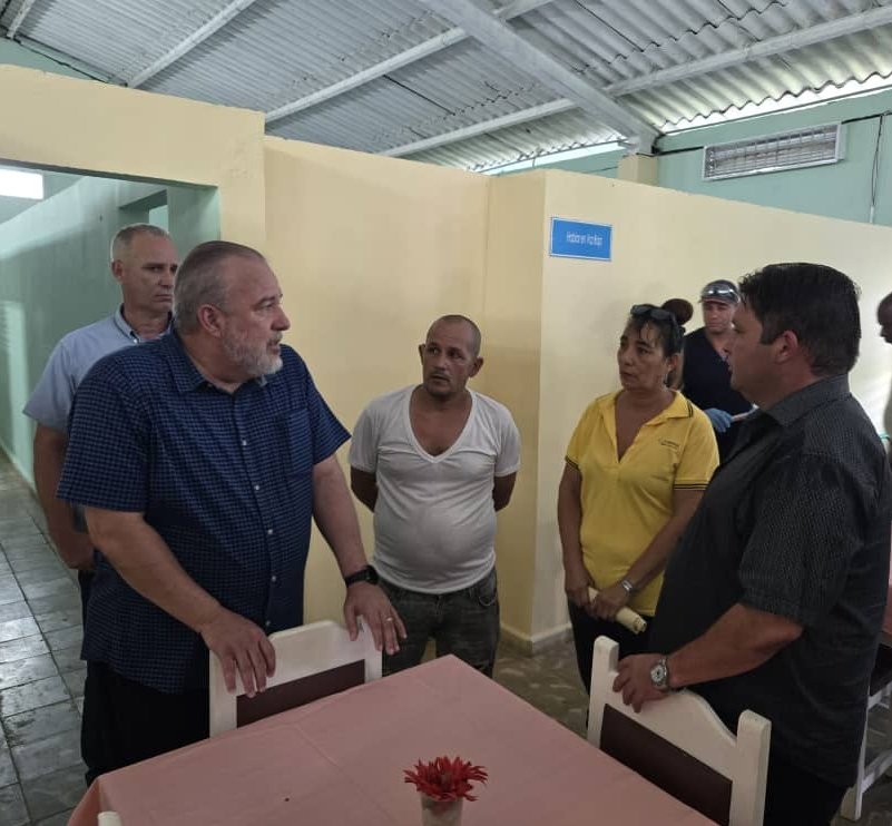 MMarreroCruz's tweet image. Visité, junto al Gobernador de Ciego de Ávila, el centro de atención a deambulantes.

El carácter humanista y de justicia social de la Revolución toma forma en instituciones como estas, que contribuyen a la reincorporación de las personas a la sociedad. 

#QueNadieQuedeAtrás