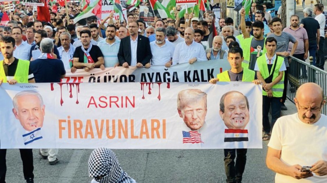 sanliurfaolay's tweet photo. Şanlıurfa Gazze İçin Yürüdü: “Gazze Ölüyor, Ayağa Kalk!” https://t.co/bjuZhajti7

#SONDAKİK #AntalyaYanıyor  #izmiryanıyor  #ormanyangını 
#EKONOMİ #Silah  #AllahAllah #FileninSultanlar  #AdnanİçinSesVer #Kilima #Bülentersoy #Fransa https://t.co/IcmOuBG5I3
