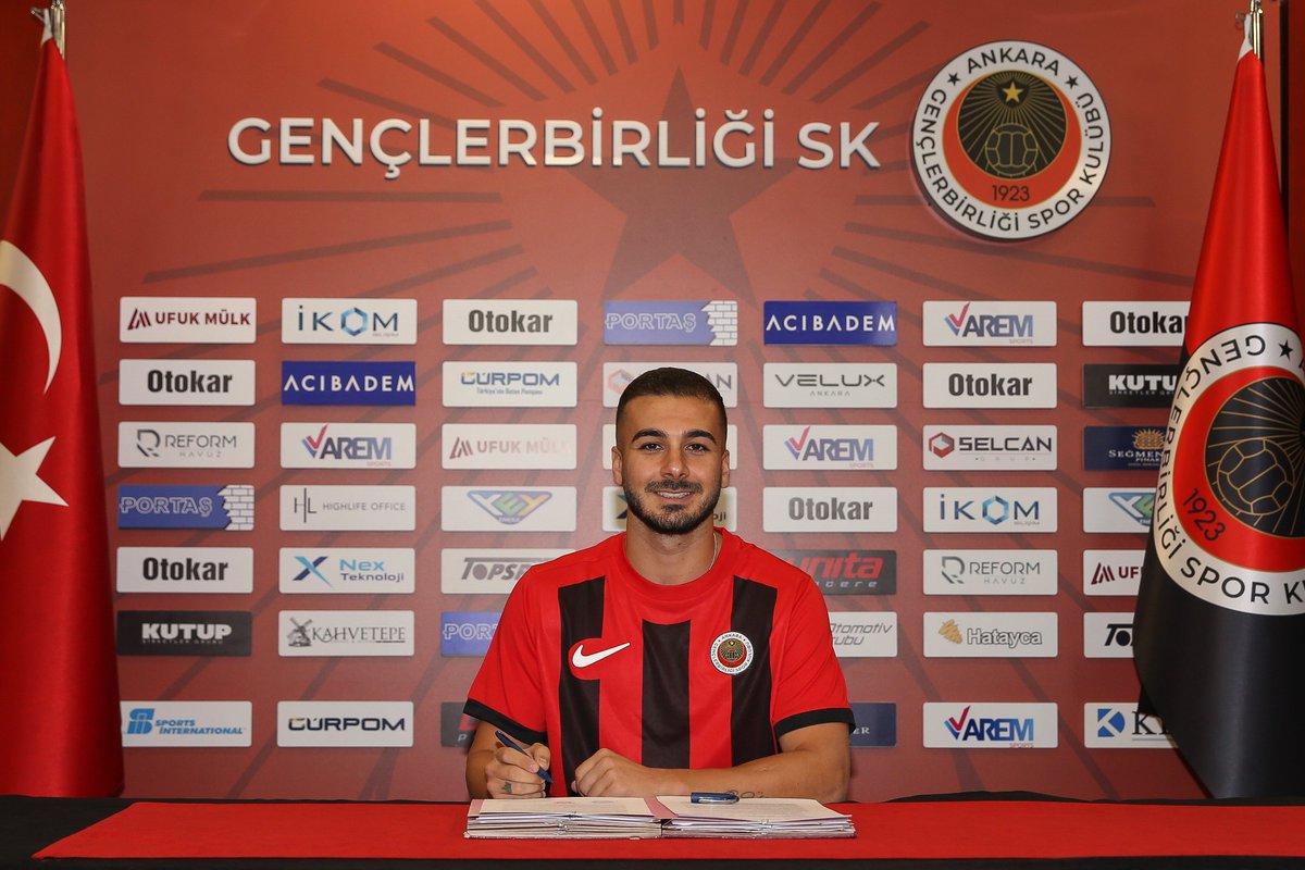 kirmizikara's tweet image. Oğulcan Ülgün Gençlerbirliği’nde ✍️
Yeni sezon transfer çalışmalarını devam ettiren Gençlerbirliği, Konyaspor’da forma giyen orta saha oyuncusu Oğulcan Ülgün’ü kadrosuna kattı.
Trendyol Süper Lig ekiplerinden Gençlerbirliği, Konyaspor’dan 27 yaşındaki orta saha oyuncusu…