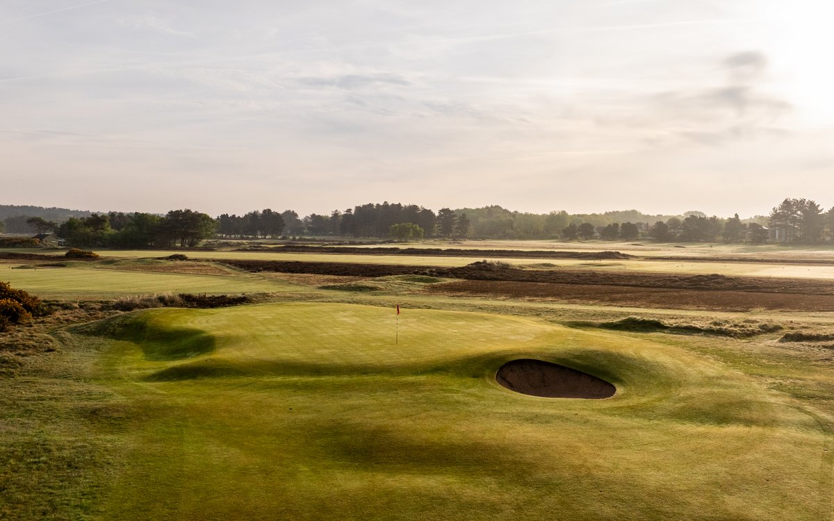 The 16th green sums up our approach to greensites: natural surfaces that sit seamlessly on the landscape, rather than being built up for artificial difficulty. Thoughtfully placed bunkers provide protection, while gentle runoffs create options for recovery with a chip or a putt.