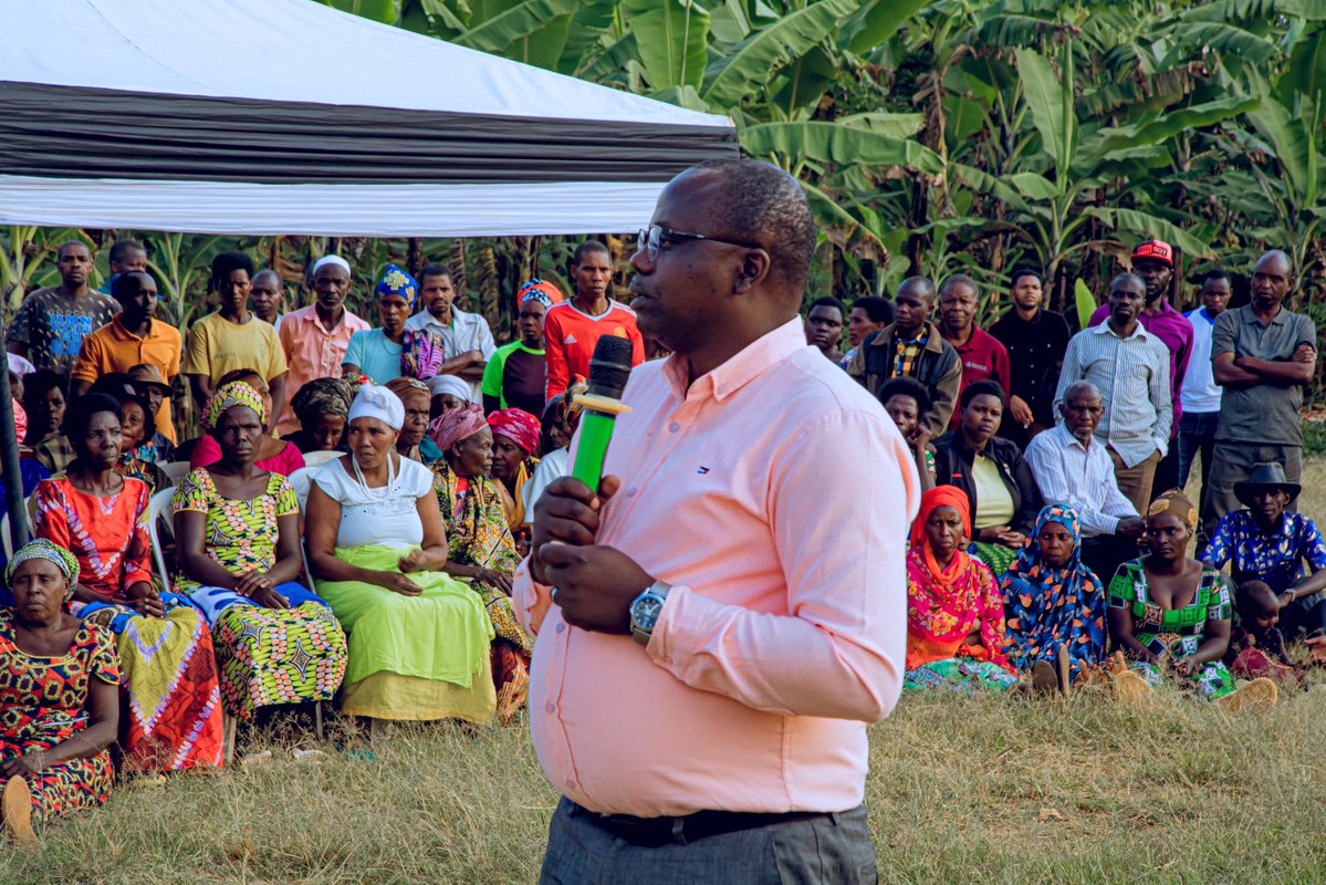 Ubukangurambaga bwo kurwanya ibyaha bikorerwa ibidukikije bukorwa ku bufatanye na <a href="/RIB_Rw/">Rwanda Investigation Bureau</a> na <a href="/RwandaMinesB/">Rwanda Mines, Petroleum and Gas Board</a> bwakomereje mu Murenge wa Rukara mu Kagari ka Rwimishinya, Visi Meya <a href="/Harelimanajd/">J. Damascene</a> ari kumwe n’inzego z’umutekano baganira n’abaturage ku buryo bwo kurwanya ibi byaha.