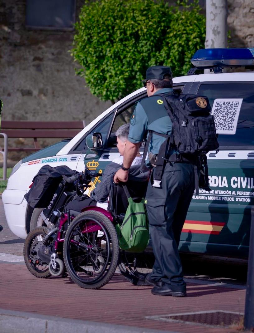 NavarraGC's tweet image. La vocación de auxilio nos impulsa a continuar día a día
PLAN DE SOSTENIBILIDAD DE LA GUARDIA CIVIL
Guardia Civil, comprometida desde su fundación con el bienestar de la ciudadanía, prestando especial atención a colectivos vulnerables, colaboramos con el desarrollo sostenible