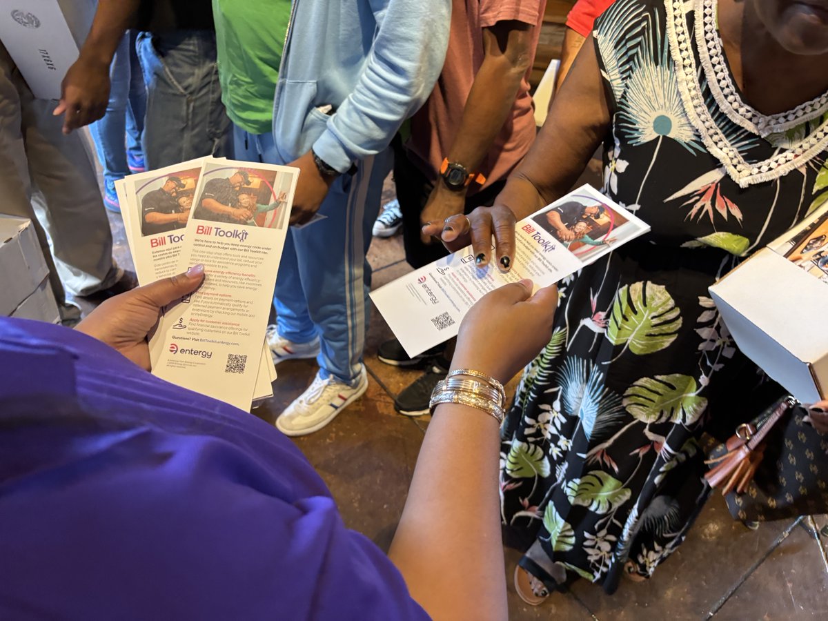Entergy's tweet image. Earlier this month, we brought our Beat the Heat Day giveaway to the B.B. King Museum in Sunflower County, Mississippi. 💪
We also announced a $628,000 contribution to our bill assistance program, The Power to Care! ➡️ enter.gy/61834
#WePowerLife
