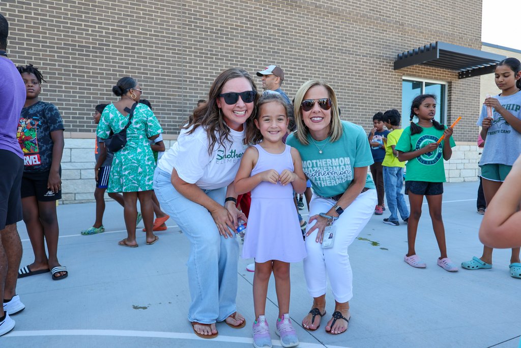 ProsperISD's tweet image. The first day of school is almost here, but Smothermon Elementary students got a sweet sneak peek last night! ππ¦ Families gathered for Popsicles at the Playground, where Storytellers explored their new playground and made friends before the big day! ππ«