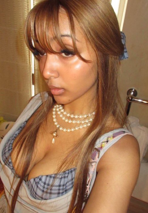 celebfaceporn's tweet photo. pinkpantheress face porn https://t.co/91zWOB4yge