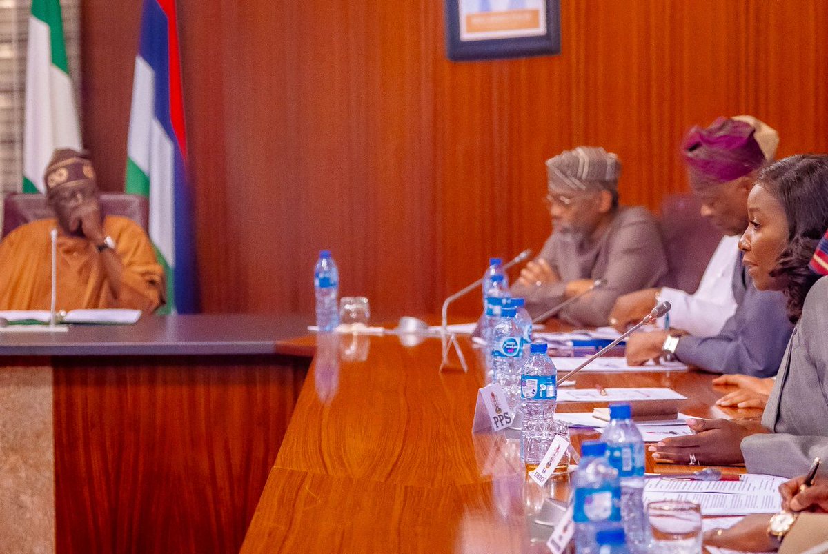 TheTope_Ajayi's tweet image. PRESIDENT TINUBU MEETS CHAIRMEN OF GENCOS, PLEDGES TO RESOLVE LONGSTANDING DEBT CLAIMS
President Bola Tinubu on Friday appealed to power generation companies (GENCOs) to give the federal government more time to complete the verification and validation of longstanding debts owed…