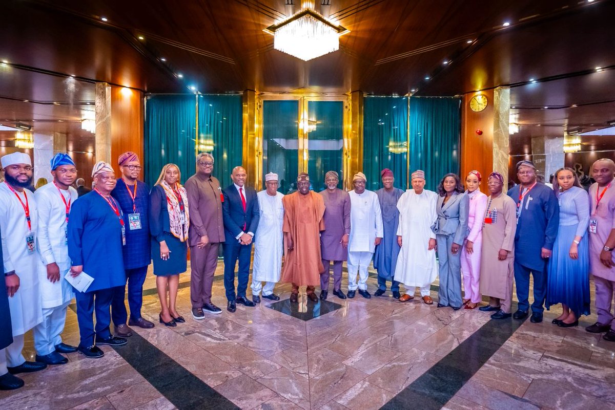 TheTope_Ajayi's tweet image. PRESIDENT TINUBU MEETS CHAIRMEN OF GENCOS, PLEDGES TO RESOLVE LONGSTANDING DEBT CLAIMS
President Bola Tinubu on Friday appealed to power generation companies (GENCOs) to give the federal government more time to complete the verification and validation of longstanding debts owed…