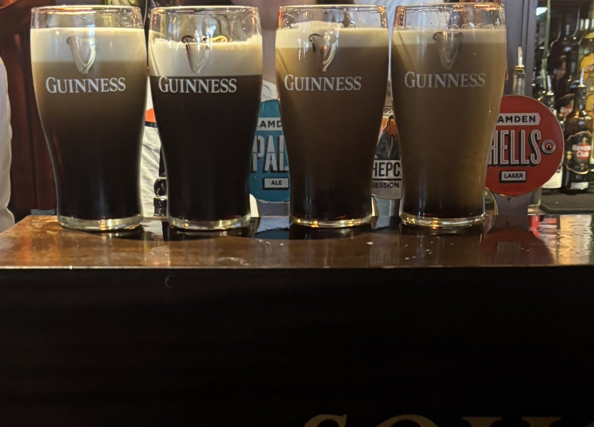 I’m always cynical about pints of Guinness in London.
I’d heard about The Devonshire at Piccadilly. I thought it was all influencer shite tbh.
But I went - &amp; saw this.
Guinness pouring at its best. Perfecting in the glass.
In central London no less.
Glory be to God.
😍
