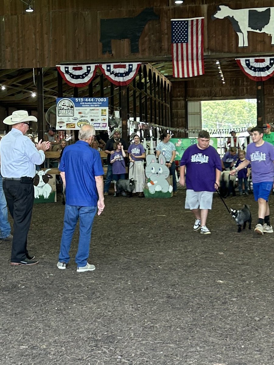 butlersheriff's tweet image. Sheriff Jones had the honor of participating by judging in the “Animal and Me” program at the Butler County Fair! 🐾💚
This incredible event pairs 4-H members with children who have social, emotional, or physical disabilities, giving them the opportunity to experience the joy of…