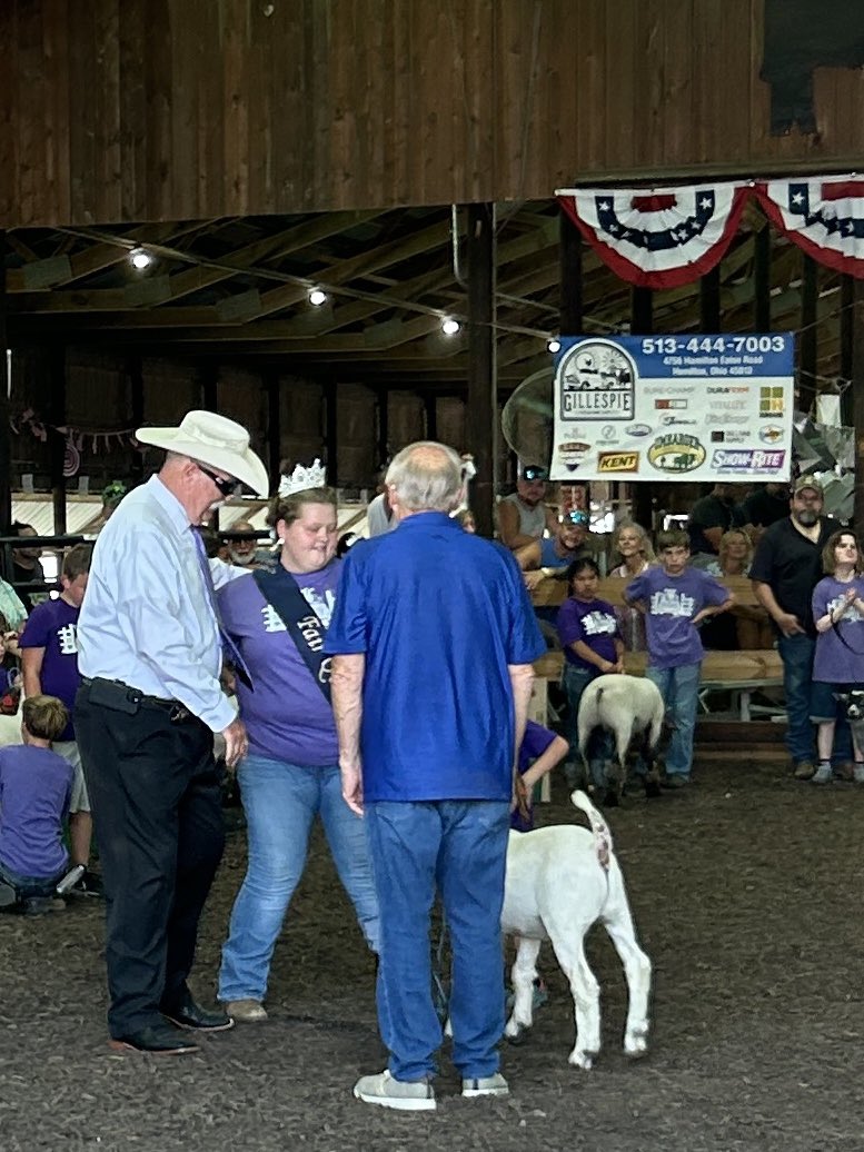butlersheriff's tweet image. Sheriff Jones had the honor of participating by judging in the “Animal and Me” program at the Butler County Fair! 🐾💚
This incredible event pairs 4-H members with children who have social, emotional, or physical disabilities, giving them the opportunity to experience the joy of…