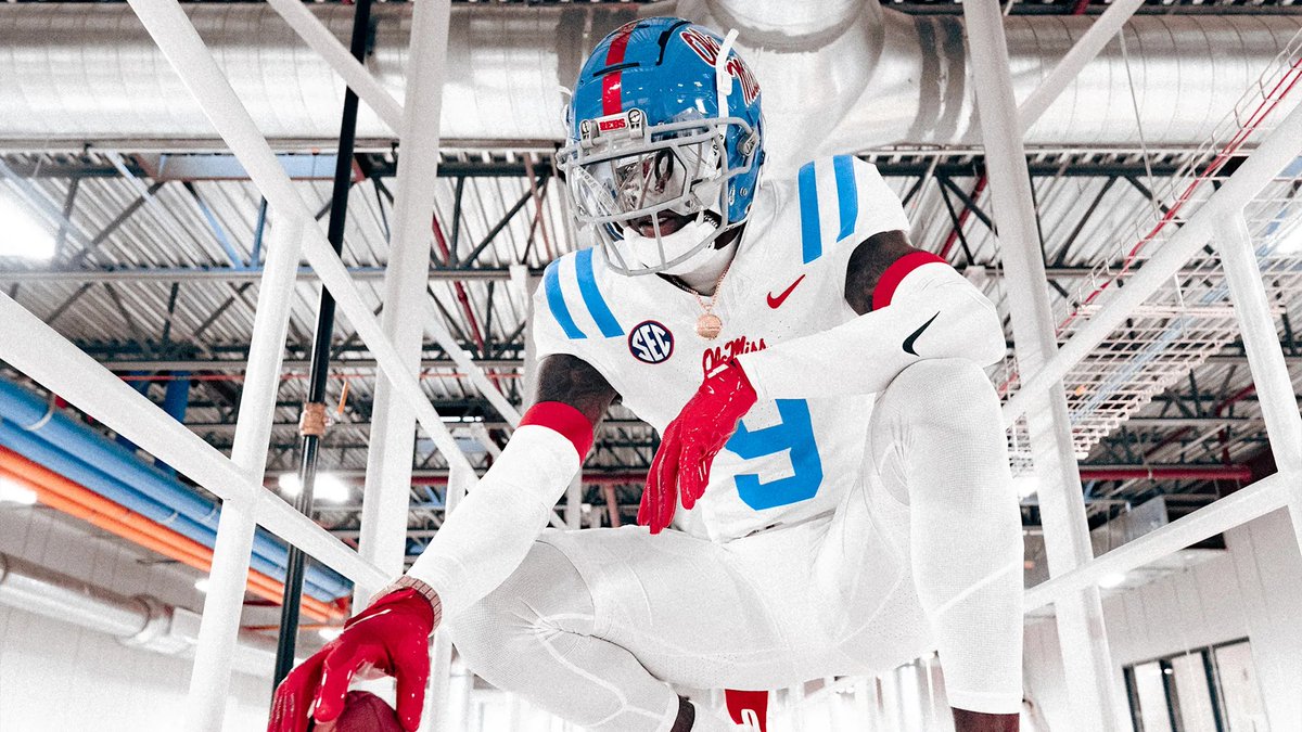 OleMissOnSI's tweet image. Lafayette (La.) three-star wide receiver Brayden Allen is on Lane Kiffin and the Ole Miss Rebels' radar after the program extended an offer to the highly-touted wideout last week.
What's the buzz on the Tulane Green Wave pledge?
More: si.com/college/olemis…