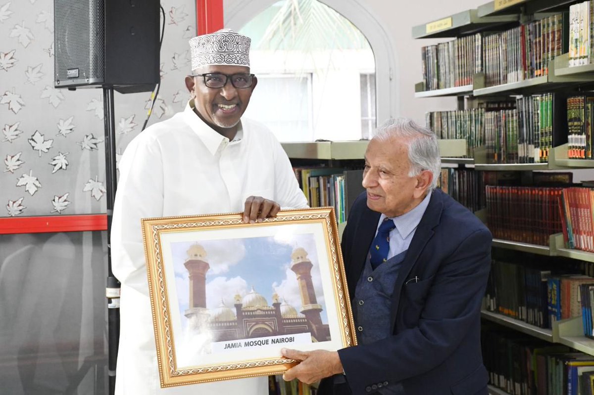 HonAdenDuale's tweet image. Joined fellow Muslim faithful at Jamia Mosque, Nairobi, for Jumuah prayers, where we were honoured to welcome His Highness Tuanku Syed Faizuddin Putra ibni Tuanku Syed Sirajuddin Jamalullail, the Crown Prince of Perlis, Malaysia, accompanied by his distinguished delegation.…
