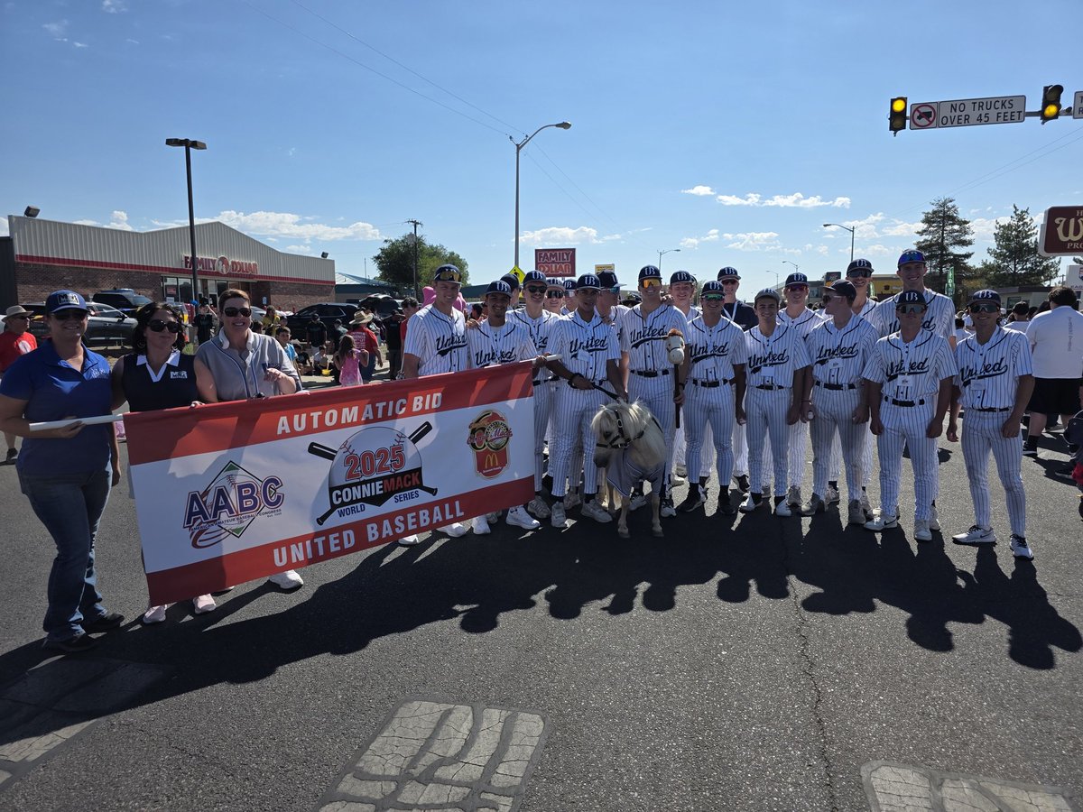 rlbonesio's tweet image. Decided to get a real horse this year @FisherPoly