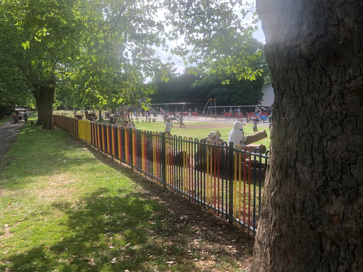What a great way to celebrate the start of #LoveParksWeek in #Haringey!

It was lovely to spend quality time with happy &amp; smiling children &amp; families today as we officially opened the new playground in #PrioryPark.

We also congratulated Alexandra on her winning slide panel! 🦋💚