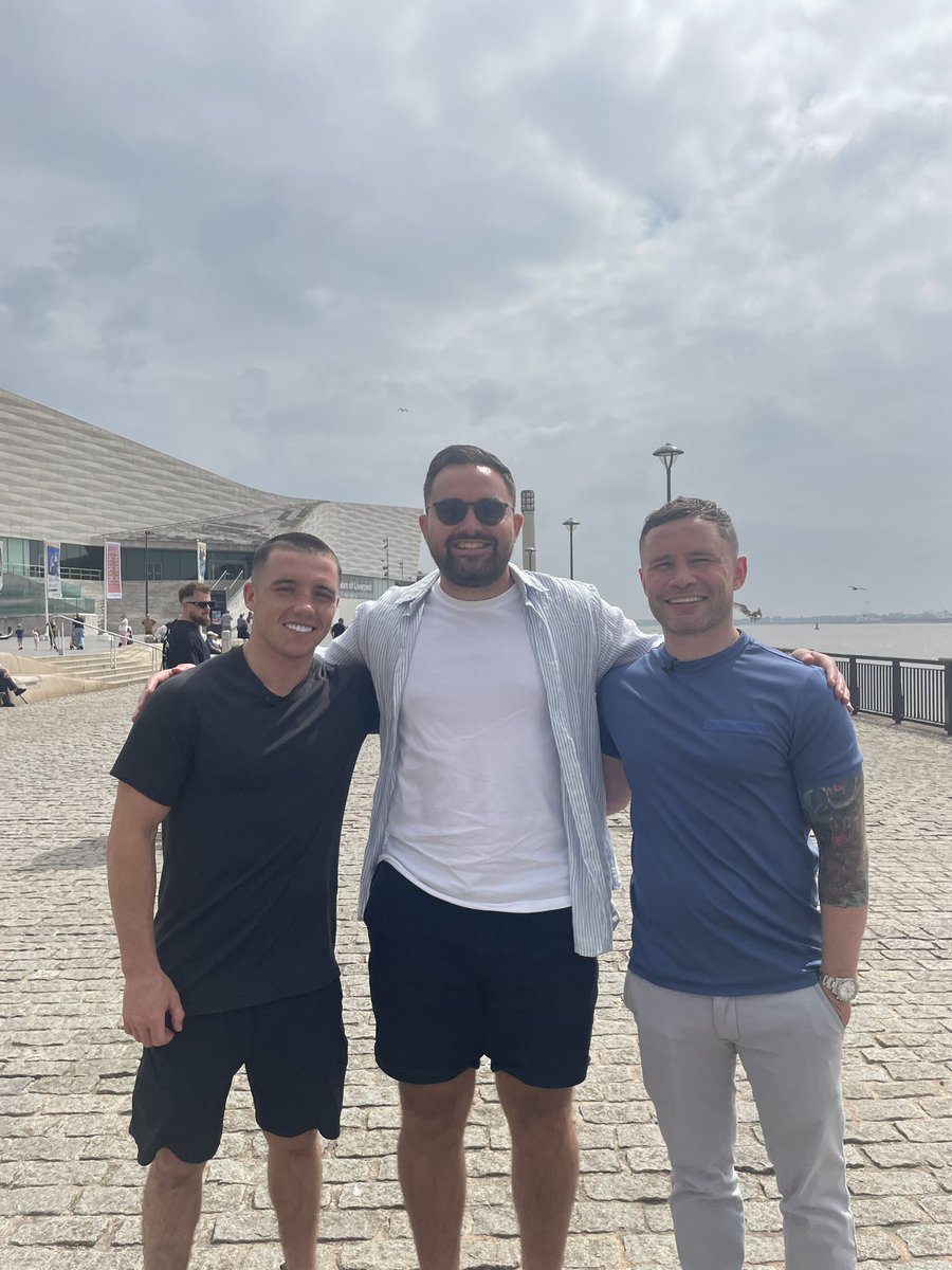 Unbelievable bumping into <a href="/RealCFrampton/">Carl Frampton MBE</a> and <a href="/nick_ball97/">Nick ball</a> earlier today 🥊🥊