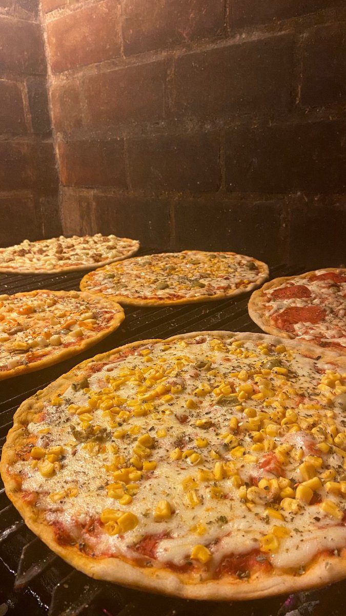 patty_villalbar's tweet image. Amigos qué tal?
Hace mucho no los molesto; pero la necesidad obliga
Tenemos muchísimas ganas de trabajar
Hacemos Servicio de Catering para todo tipo de eventos 
Pizzas 100% caseras a la Parrilla 🍕
0981 122482 📲
LES PIDO DE TODO CORAZÓN QUE COMPARTAN 🙏🏼❤️