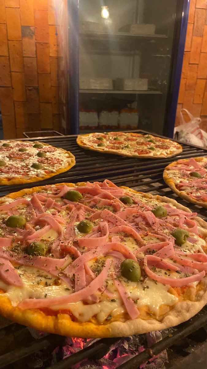 patty_villalbar's tweet image. Amigos qué tal?
Hace mucho no los molesto; pero la necesidad obliga
Tenemos muchísimas ganas de trabajar
Hacemos Servicio de Catering para todo tipo de eventos 
Pizzas 100% caseras a la Parrilla 🍕
0981 122482 📲
LES PIDO DE TODO CORAZÓN QUE COMPARTAN 🙏🏼❤️