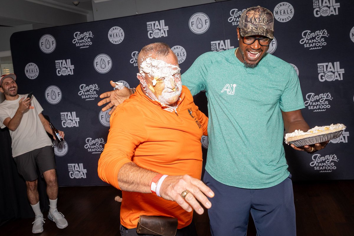 JimmysSeafood's tweet image. 🧡 Thanks to our Famous Family for making @SimplyAJ10’s “Meet The Birds” event so memorable! Together, we donated $4200 in memory of the legendary Mo Gaba to @HopkinsKids!

🫶 It’s nice to be nice. #MoStrong forever!