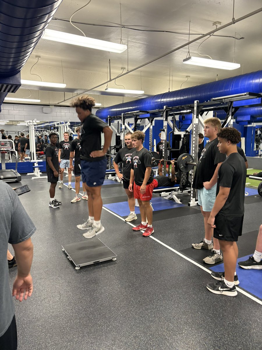 MSouthFootball's tweet image. S/O to @UNK_Football @_CoachDelk and @CoachRHeld for hosting us during our camp the last couple of days! We are fired up for the season which kicks off 5 weeks from today!