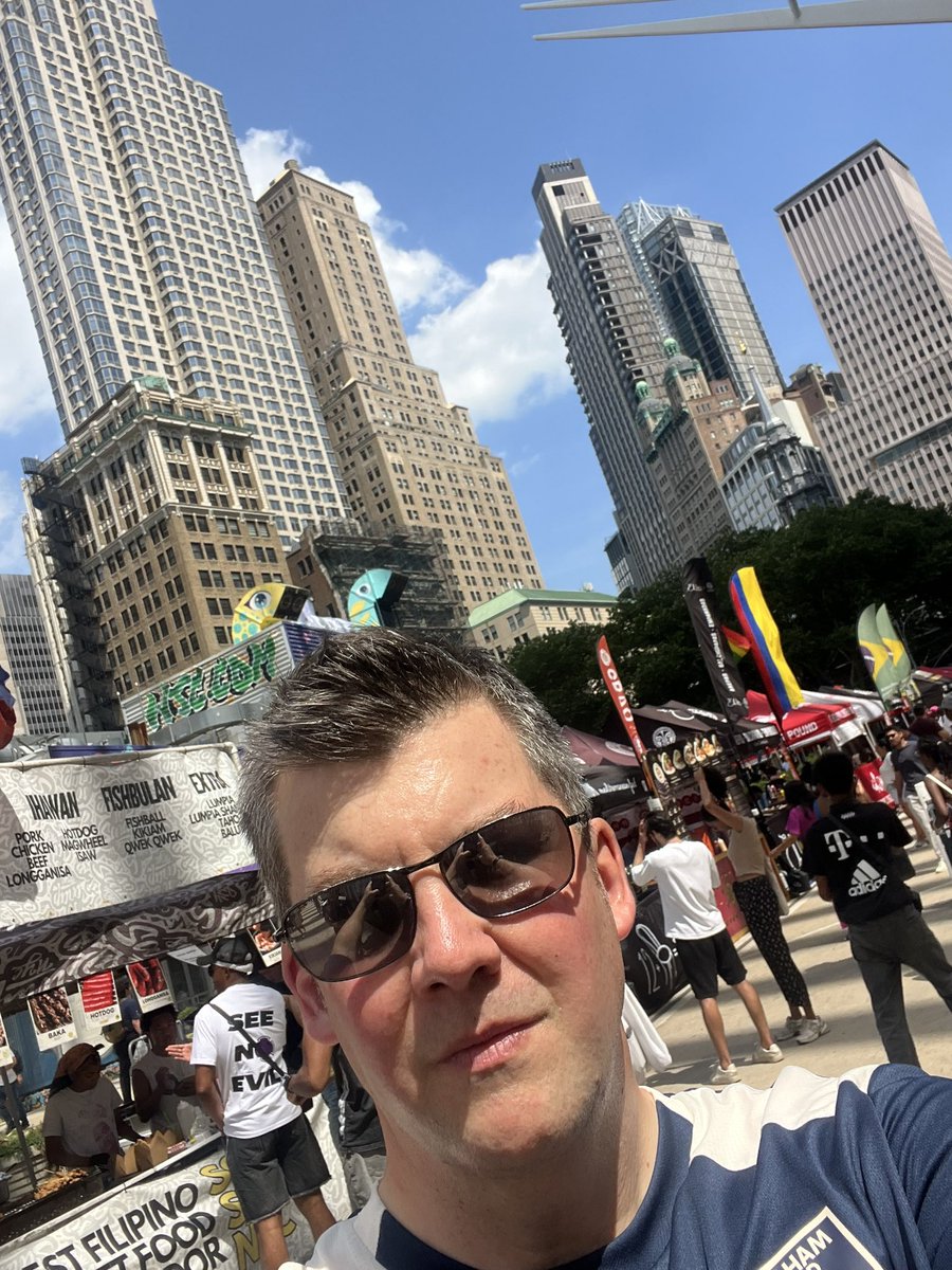 RobPritchard78's tweet image. An afternoon in New York City in 95-degree heat…
Hosting the @NYCHammers and fans from around the US at @SmithfieldNYC tonight 🇺🇸⚒️