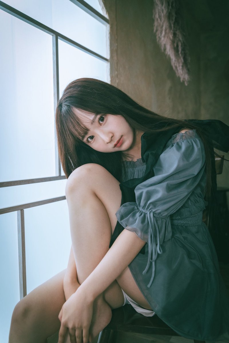 At the window.

<a href="/nana_kic/">吉瀬 奈那</a>