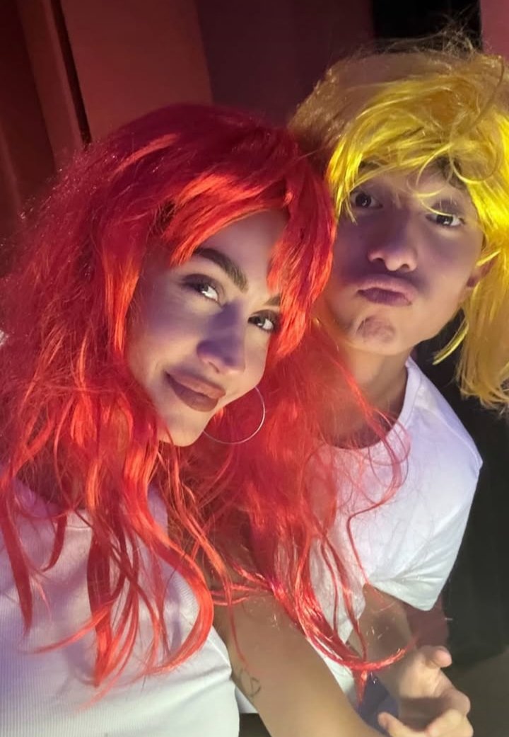 Elix_83fnc40's tweet image. Il segreto della vita è ridere...e vivere delle cose semplici...che belli zia e nipote...due "folli" tenerissimi...bellissimo vederli cosi😍!Dalle storie di Hele
#heleners #helenaprestes #helevier #bernardo