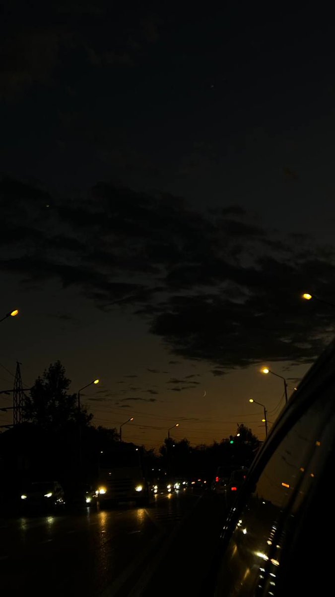 Mahmoner's tweet image. شب، فقط ادامه‌ی روزه بدون نور.