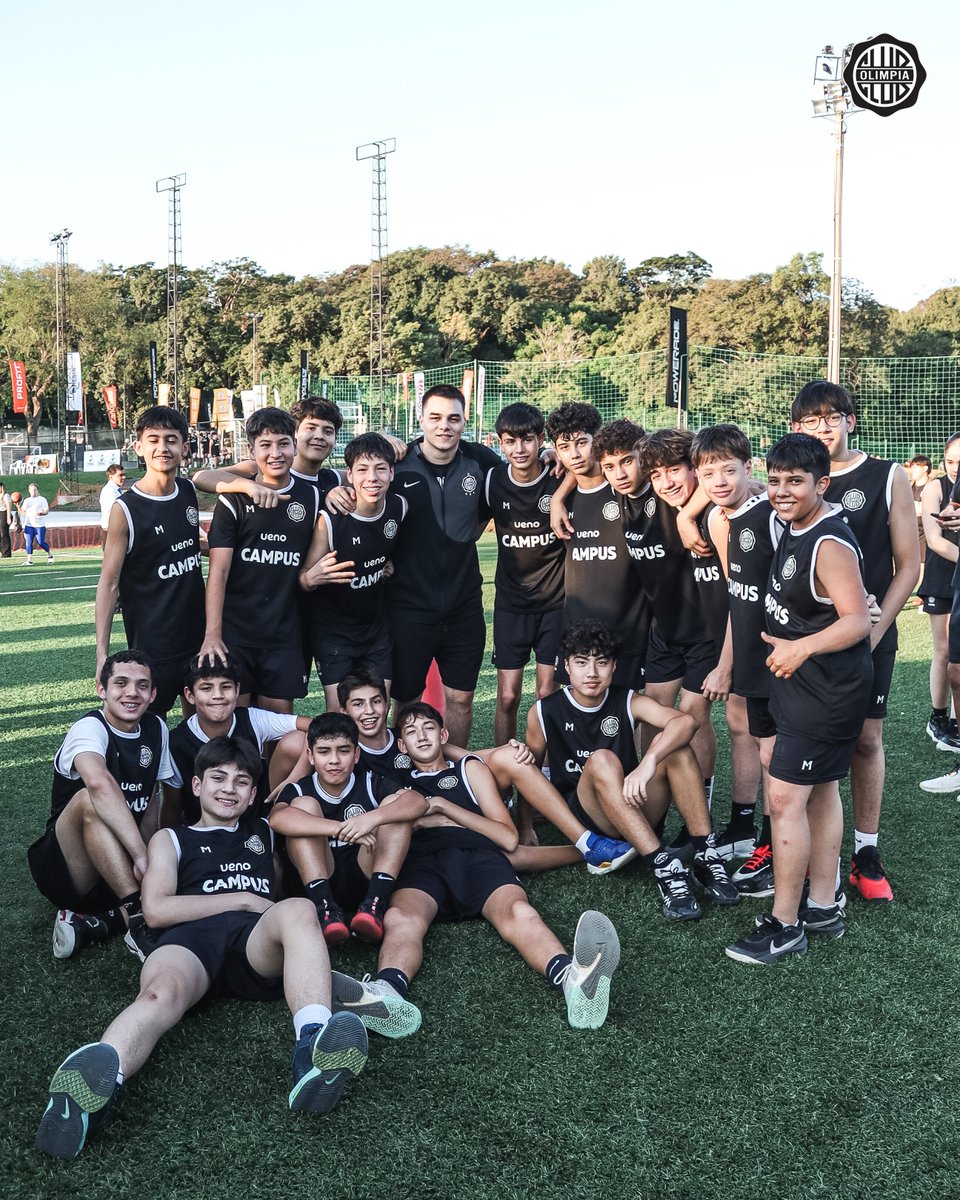 Campus Olimpia (@elcampusolimpia) on Twitter photo 🤳🏻🏀
Todos quieren una foto con Jorgito Martínez, campeón con los <a href="/OlimpiaKings/">Olimpia Kings</a> y mejor triplista del último certamen.
¡Una visita de lujo! 🤍🖤🤍 🤳🏻🏀
Todos quieren una foto con Jorgito Martínez, campeón con los <a href="/OlimpiaKings/">Olimpia Kings</a> y mejor triplista del último certamen.
¡Una visita de lujo! 🤍🖤🤍