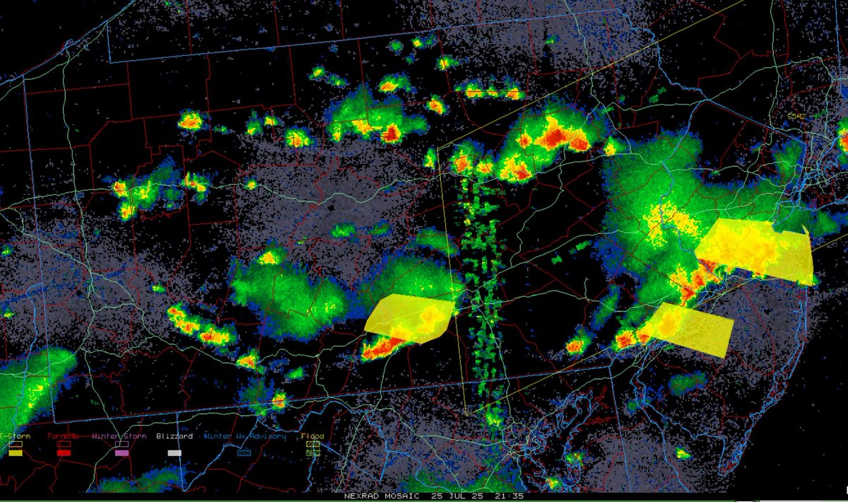 MeteoMark's tweet image. Big Boomer ⛈️over the Wyoming Valley of #NEPA right now.
Anyone seeing hail?
#PAwx #wxtwitter #wxX