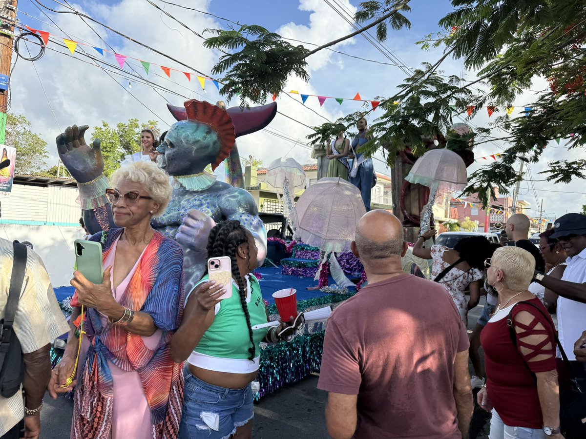 JuliaLoiza's tweet image. ¡Una caravana de loiceños ausentes que será inolvidable! Gracias a todos.