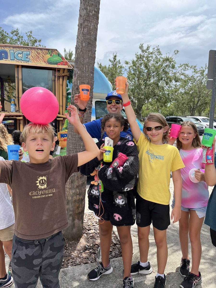 Campers ended the week with a visit from Kona Ice!